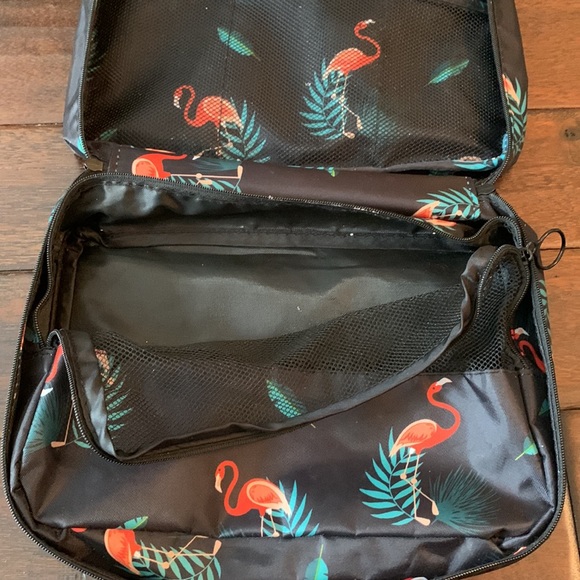 Booeen Travel Hanging Toiletry Bag with Pink Flamingo 🦩 Print EUC - Picture 9 of 9